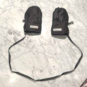 Black baby mittens 7 A.M. Enfant